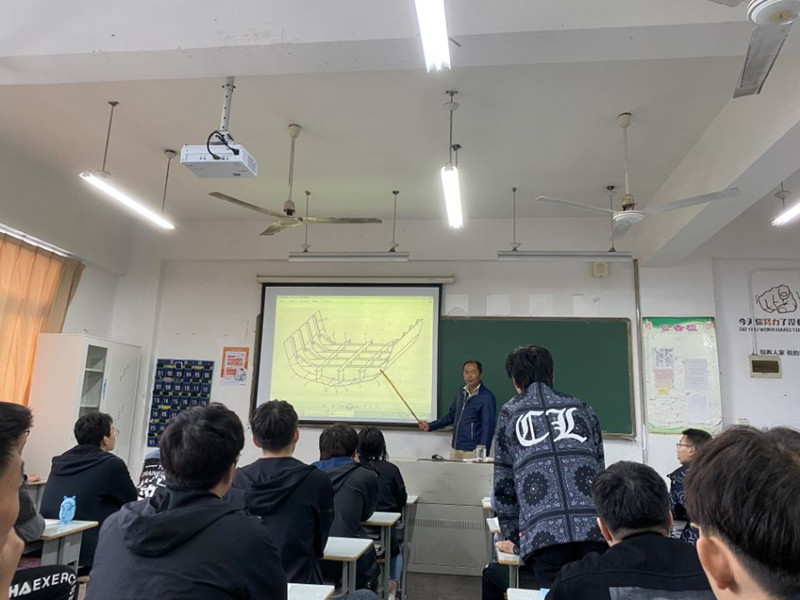 【公开课教研活动】朱黄兵老师讲中横剖面图