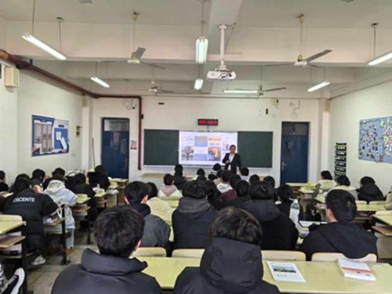 “企业文化入校园” 系列讲座开讲