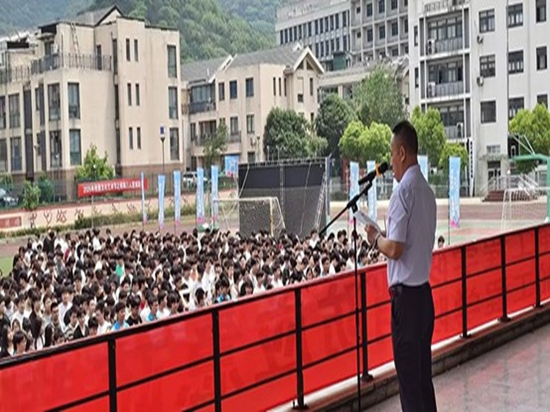 船舶工程学院联合机电工程学院开展消防实战演练 筑牢校园安全"防火墙"