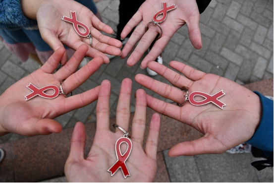 学校进行防艾宣传和讲座受到师生欢迎