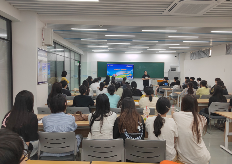 智启未来  易购新程  ——苏宁易购校园人才战略宣讲会在我校成功举办