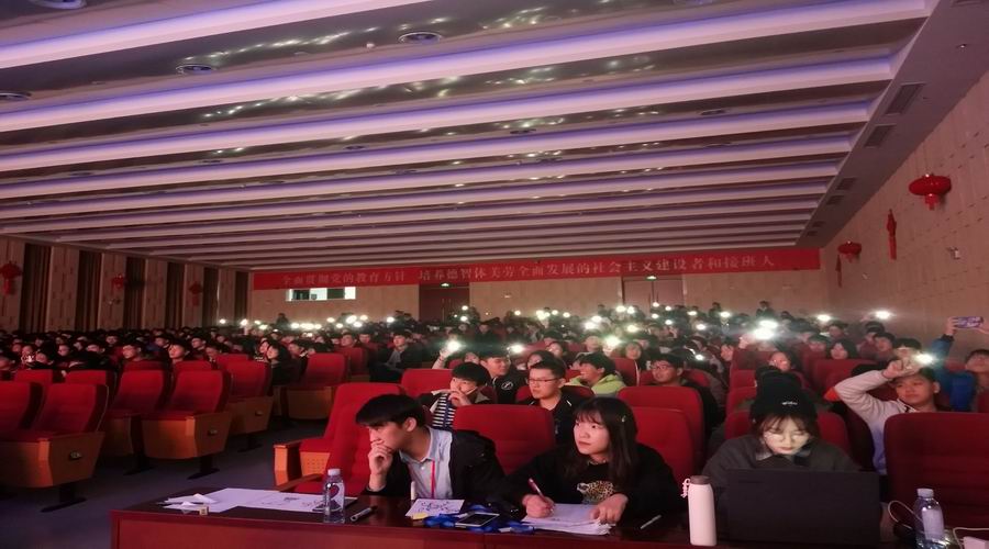 1544517739942034916.jpg 调整大小 观众.jpg