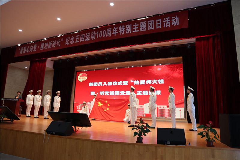 1557467609144081366.jpg 唱国歌_副本.jpg